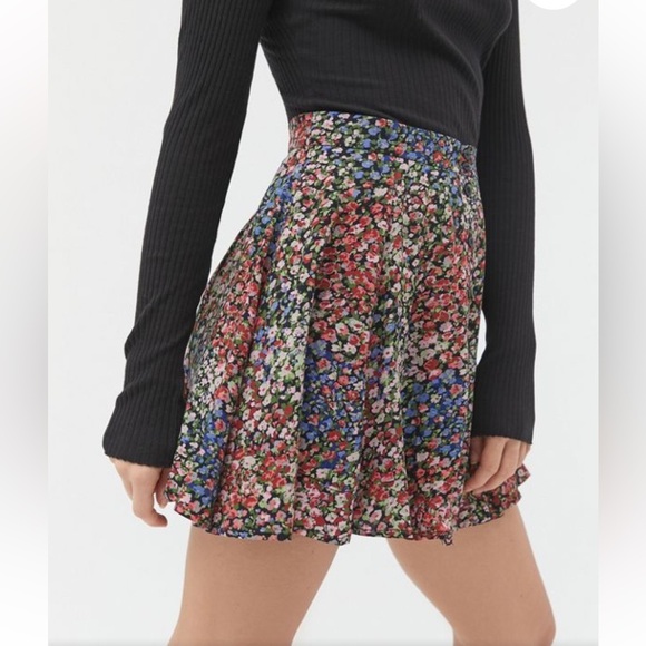 URBAN OUTFITTERS Floral Women's Skirt size S-P - Picture 1 of 9